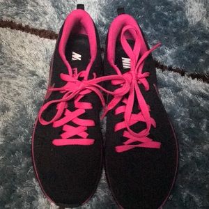 Women’s Nike ID flyknit max